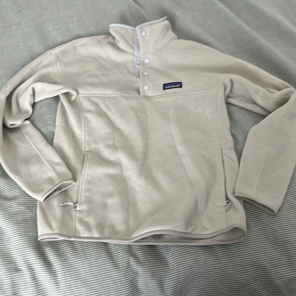 Patagonia fleece in the color cream